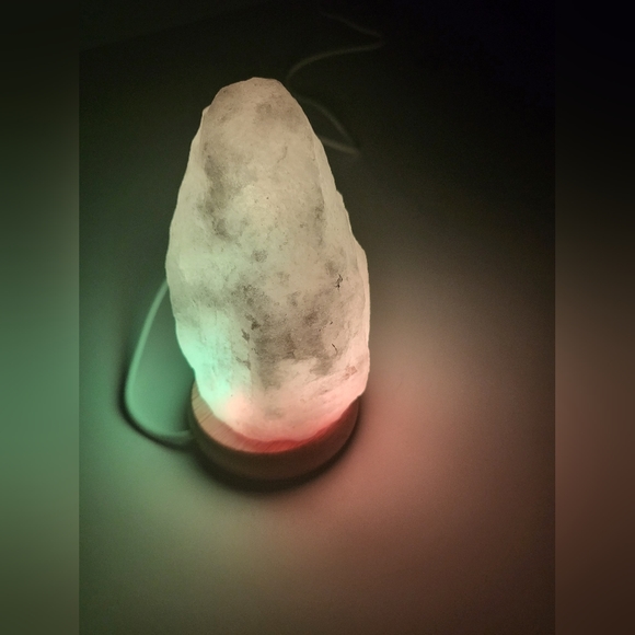 Variegated Color - Salt Lamp - Picture 4 of 16